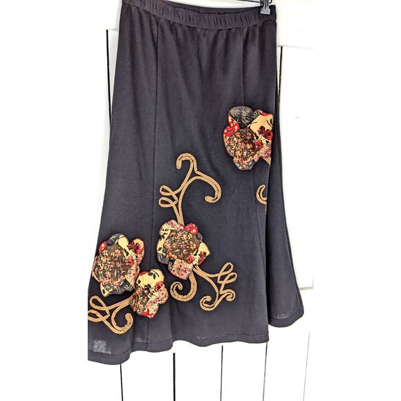 Vintage black stretch knit floral applique trumpet skirt - Picture 3 of 5